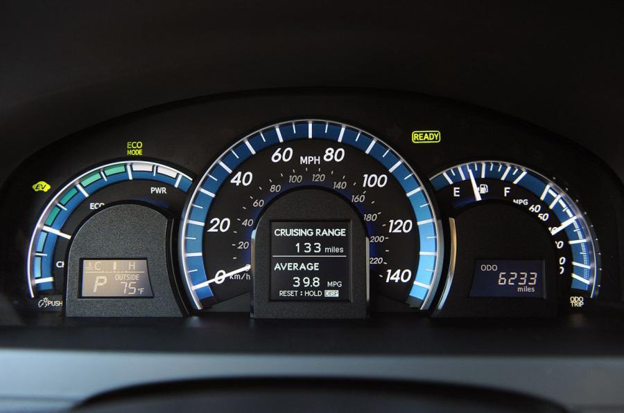  Toyota Camry Hybrid 2013 года  (фото 19 из 45)